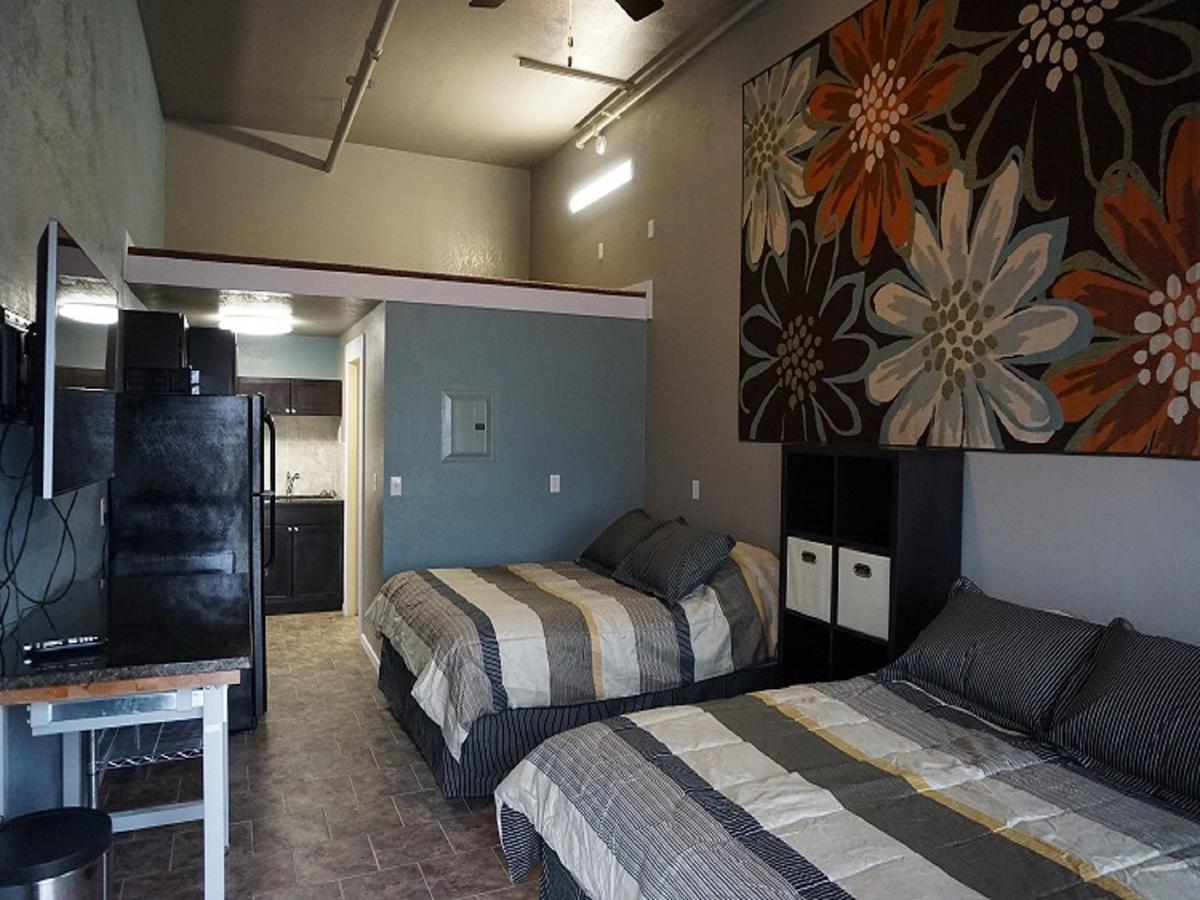 Riverfront Studio Suites マンケートー エクステリア 写真