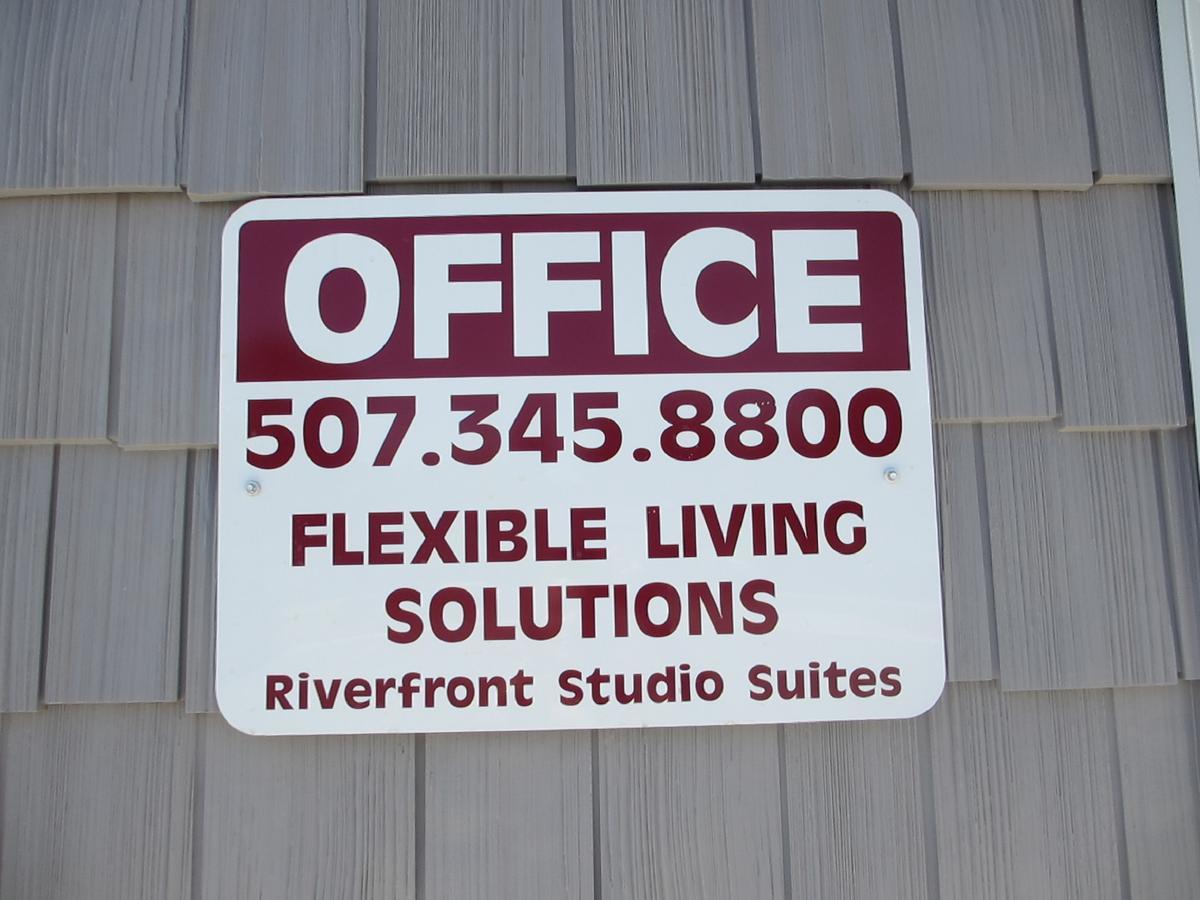 Riverfront Studio Suites マンケートー エクステリア 写真