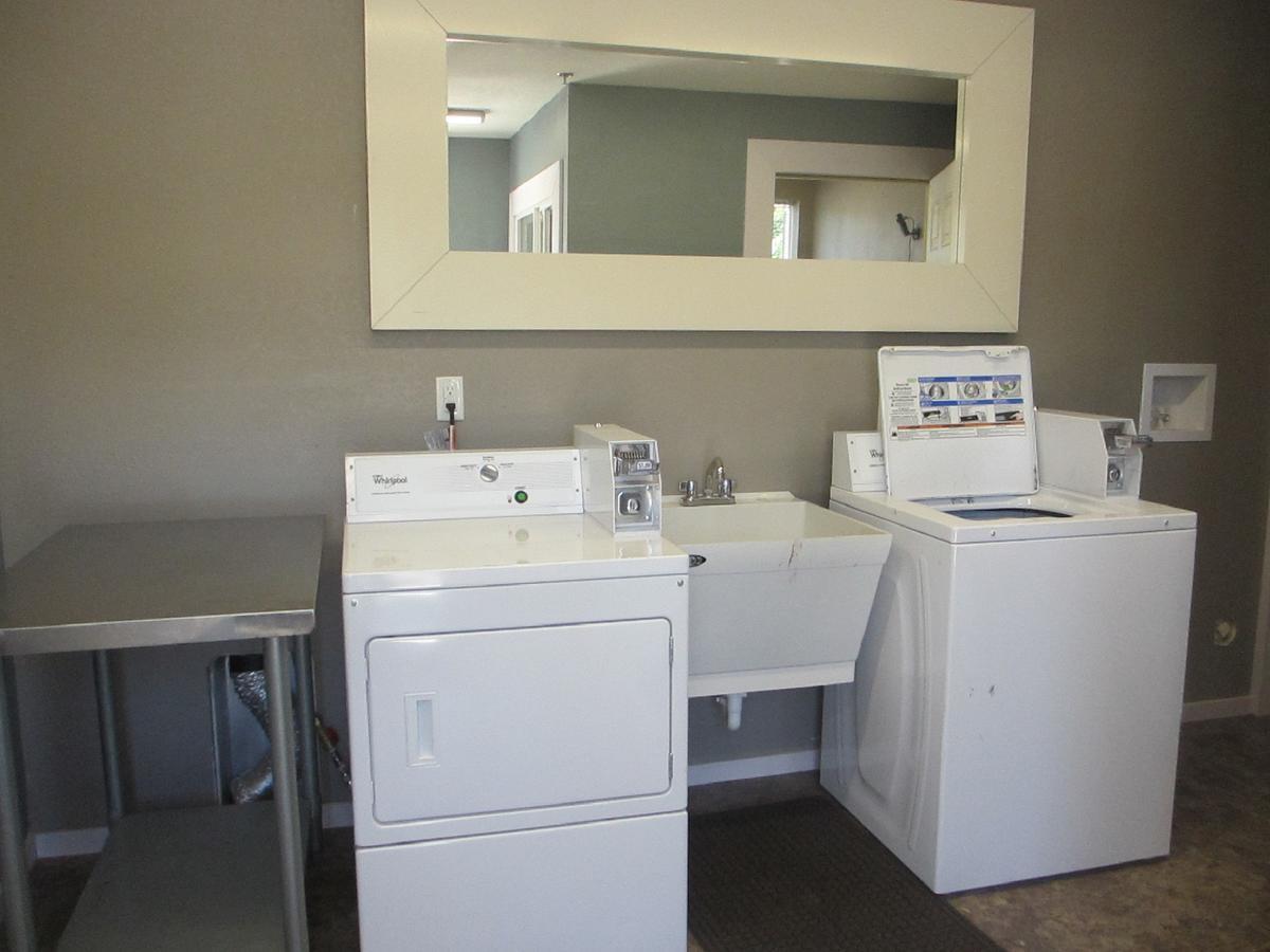 Riverfront Studio Suites マンケートー エクステリア 写真
